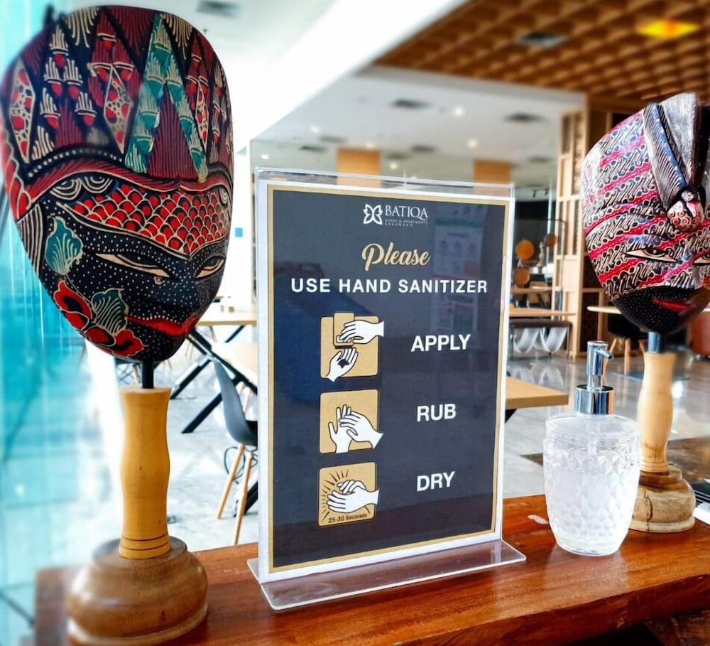 Batiqa Hotel & Apartments Karawang Extérieur photo