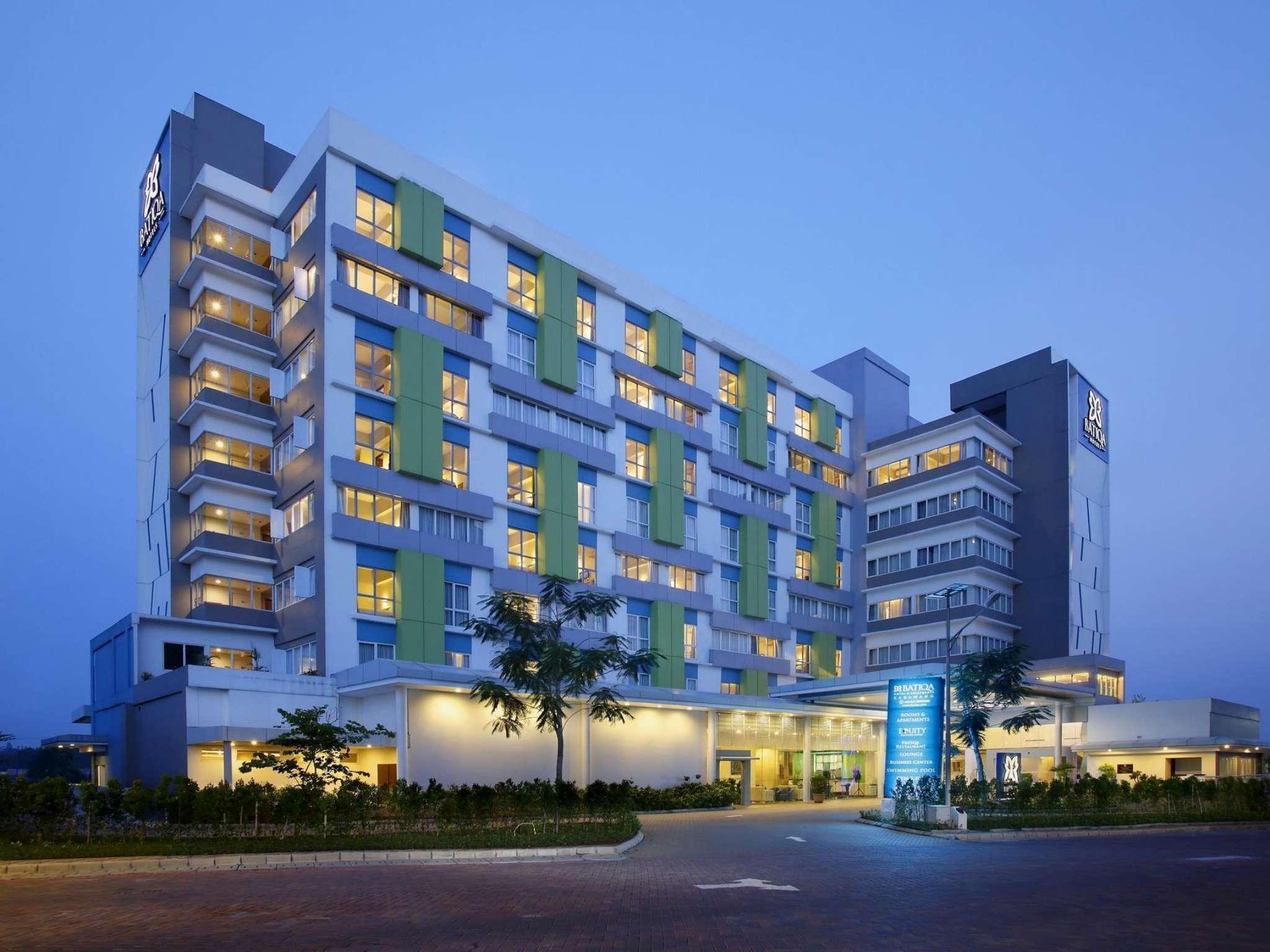 Batiqa Hotel & Apartments Karawang Extérieur photo