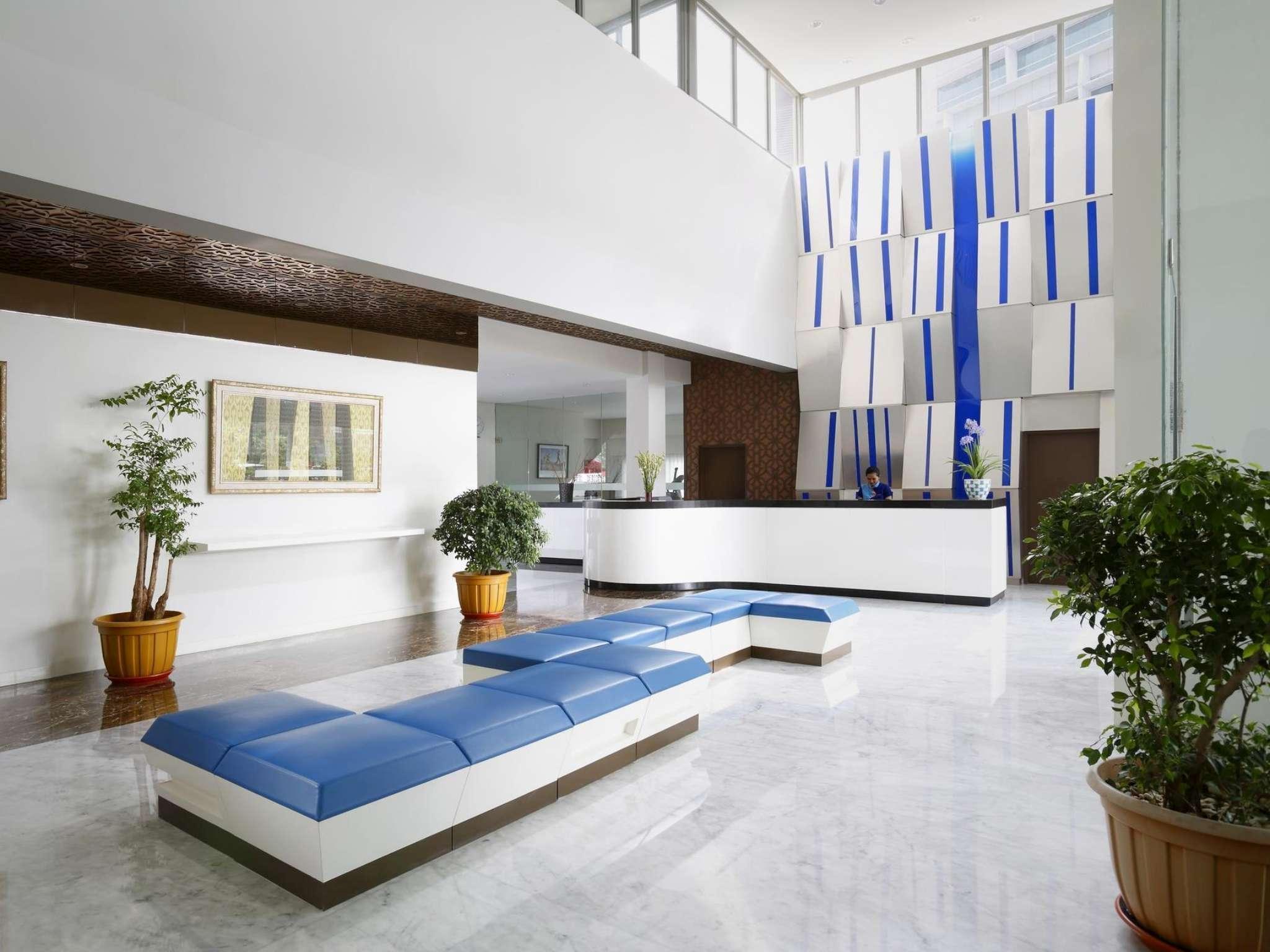 Batiqa Hotel & Apartments Karawang Extérieur photo