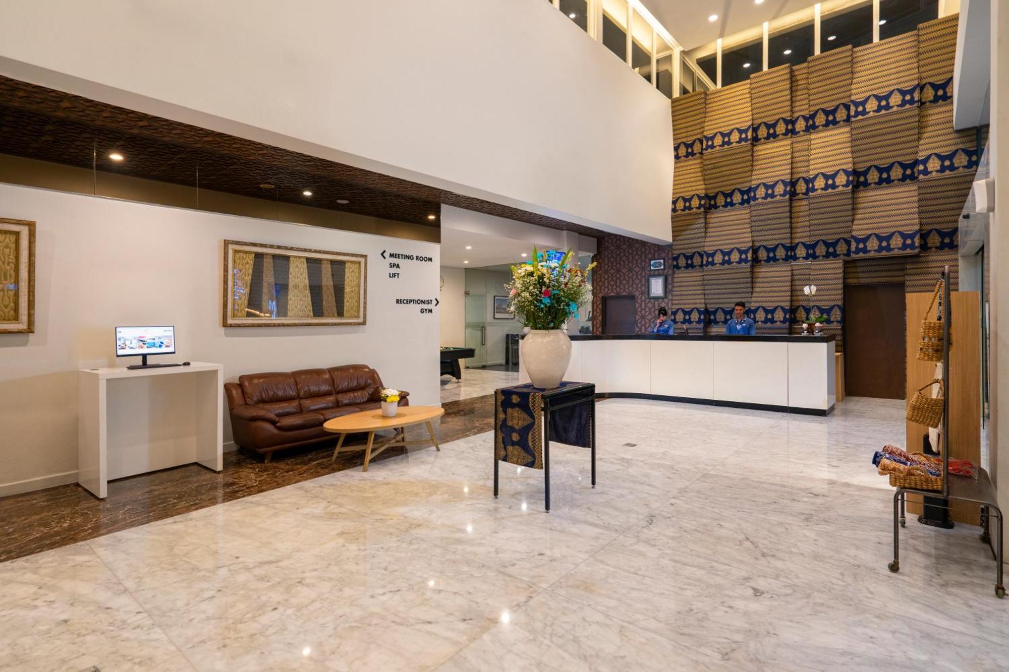 Batiqa Hotel & Apartments Karawang Extérieur photo