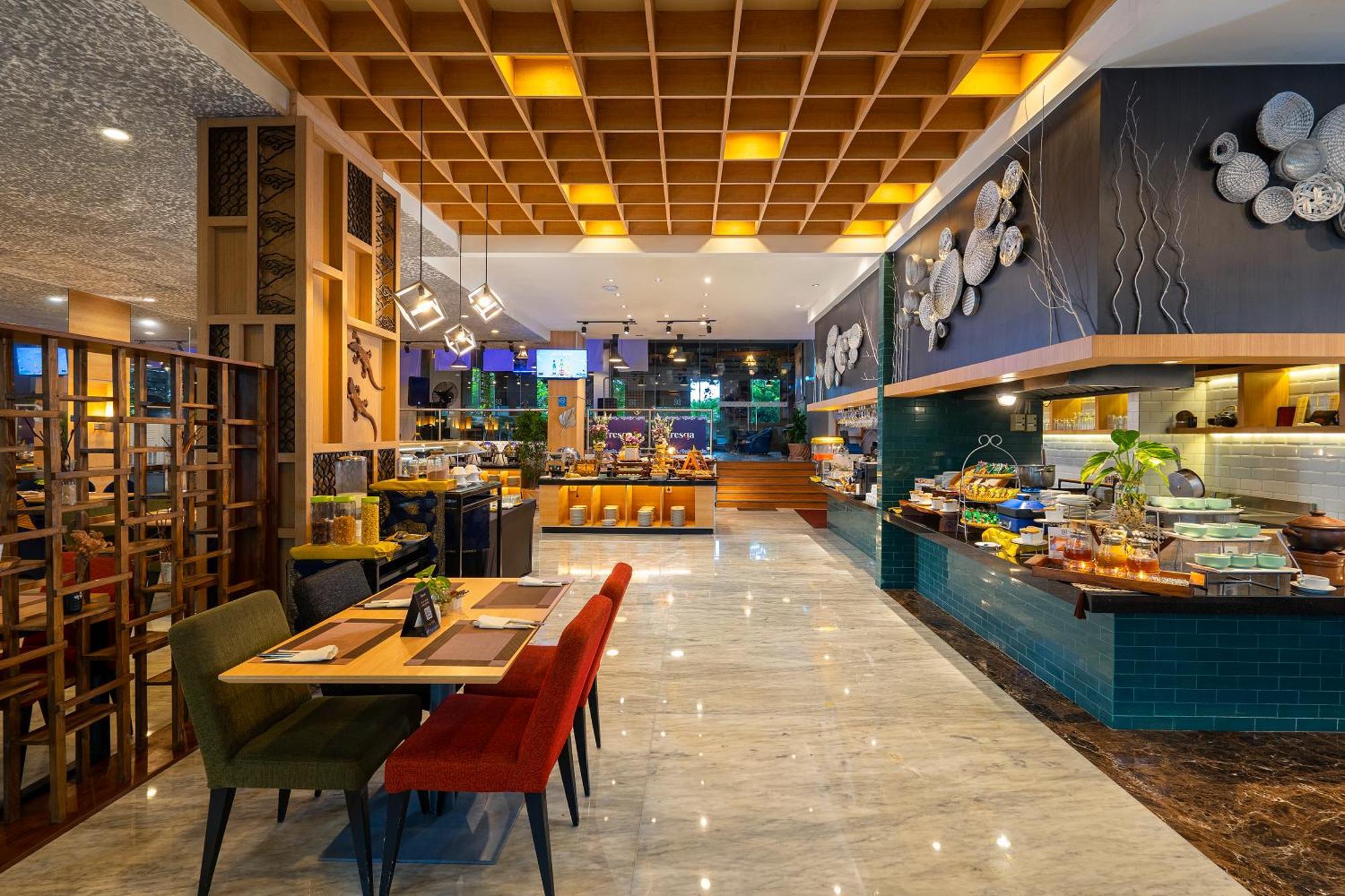 Batiqa Hotel & Apartments Karawang Extérieur photo