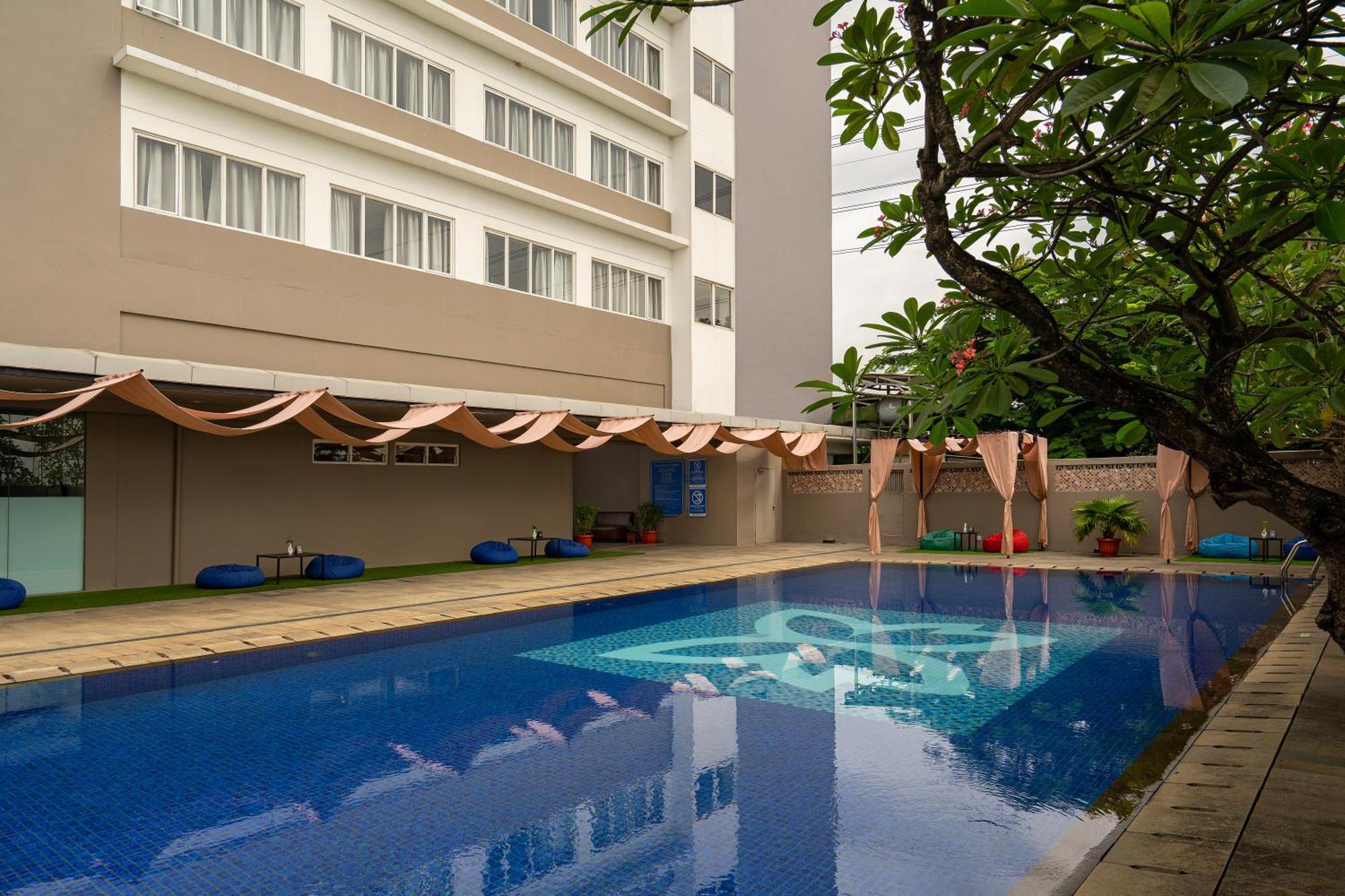 Batiqa Hotel & Apartments Karawang Extérieur photo