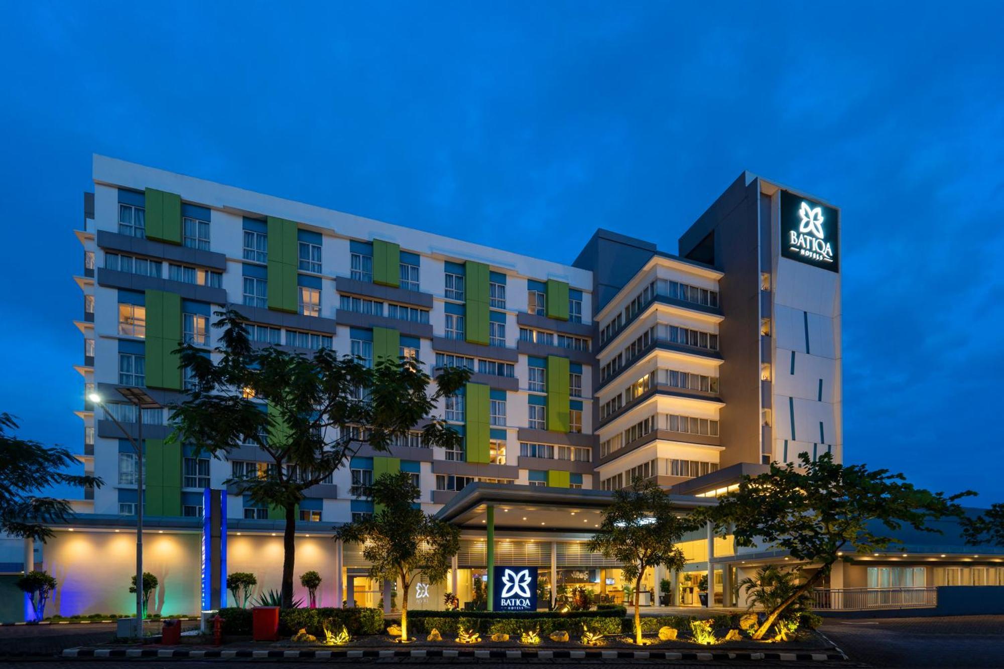 Batiqa Hotel & Apartments Karawang Extérieur photo