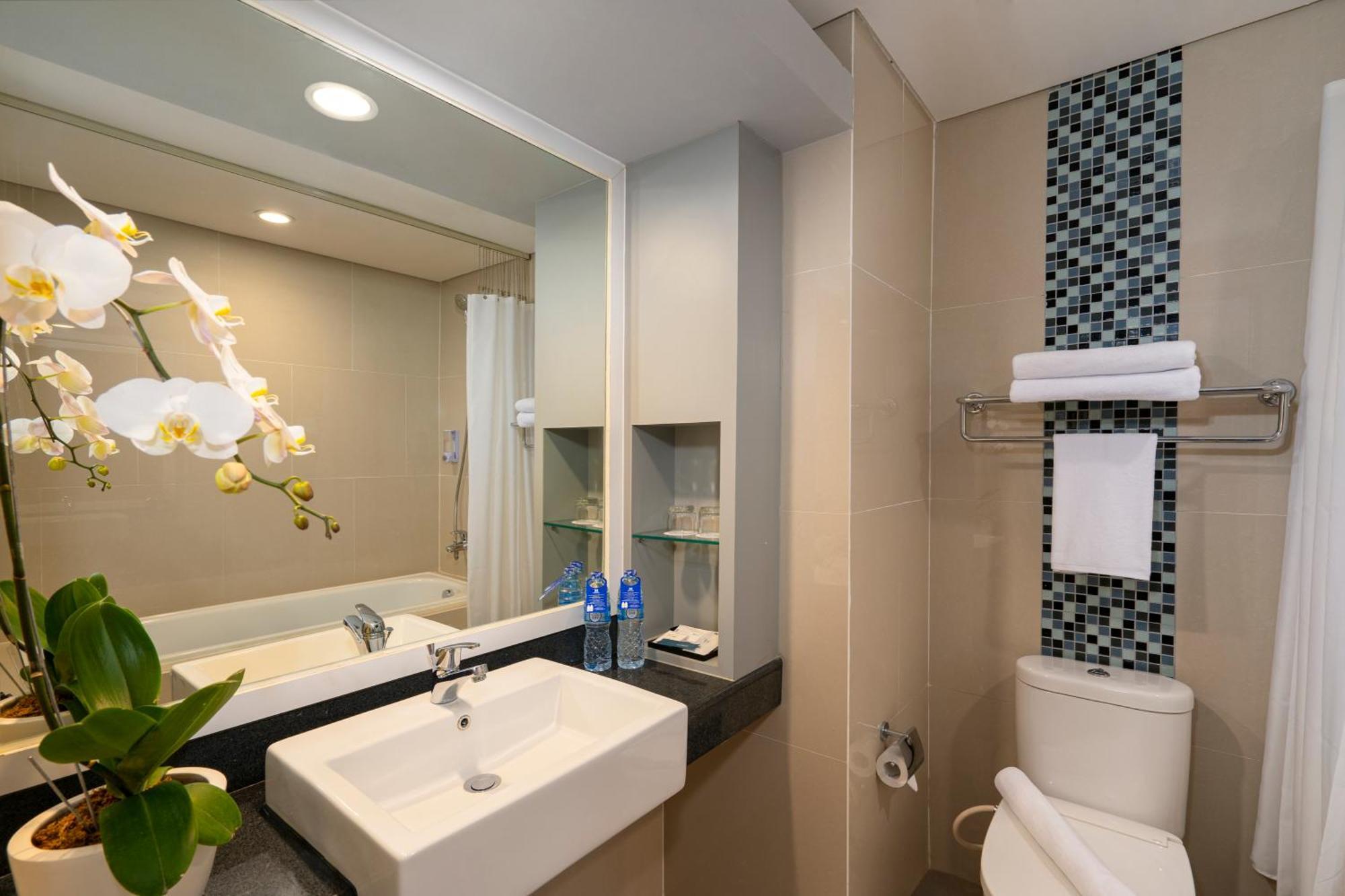 Batiqa Hotel & Apartments Karawang Extérieur photo