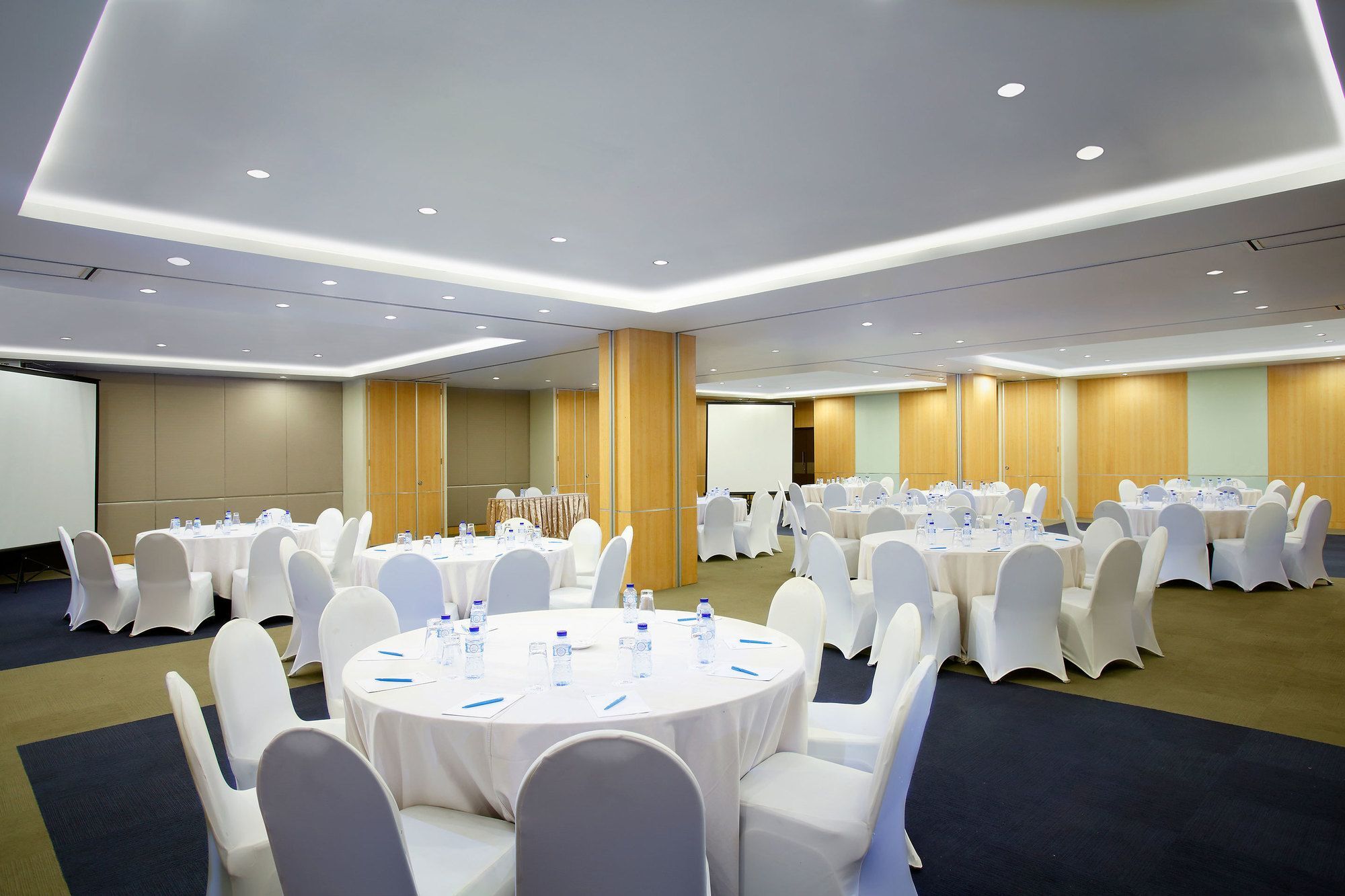 Batiqa Hotel & Apartments Karawang Extérieur photo